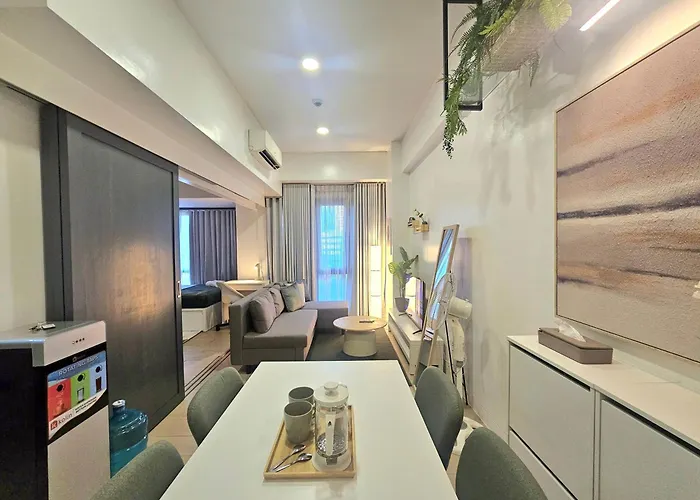 Organic Modern 1br Near Greenbelt Apartahotel Manila