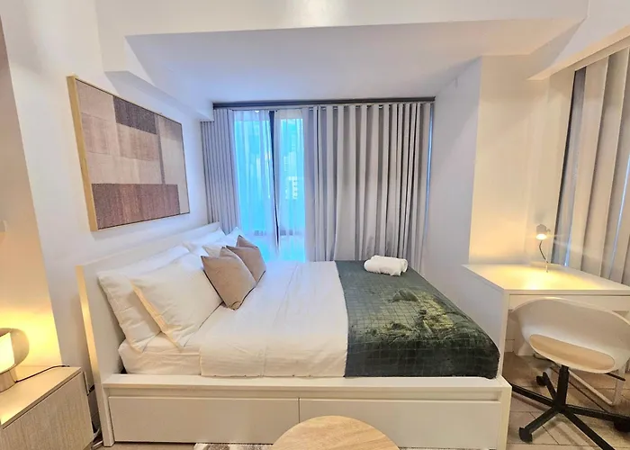 Organic Modern 1br Near Greenbelt Apartahotel Manila