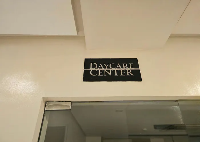Organic Modern 1br Near Greenbelt
